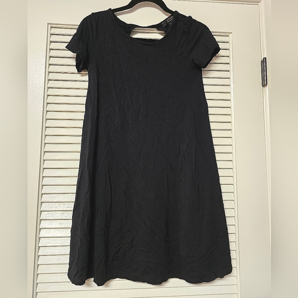 Forever 21 - Black Short-Sleeve Dress With Open Back Detail